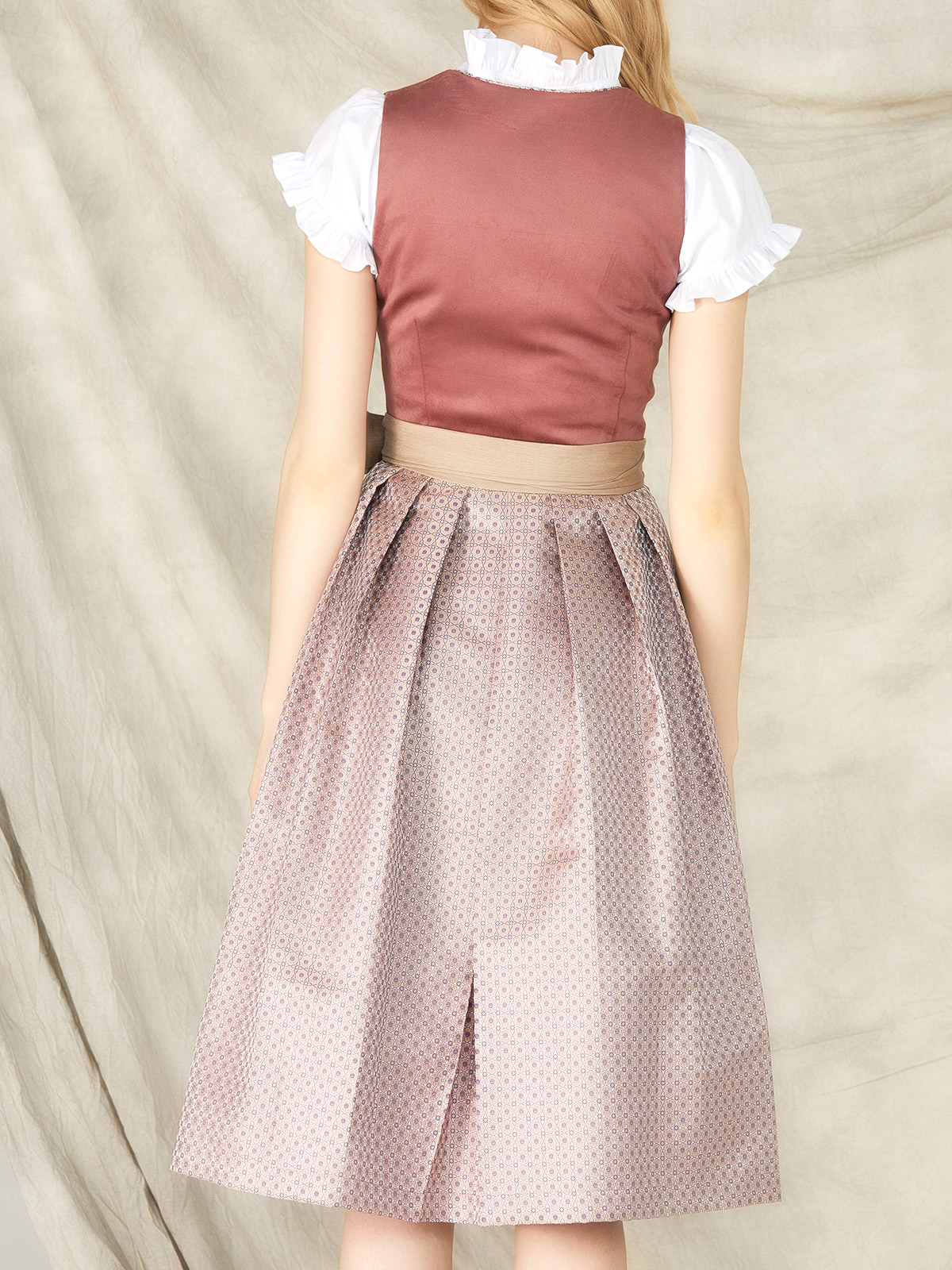 Dirndl Rosa Samt – Eleganz in zartem Rosé