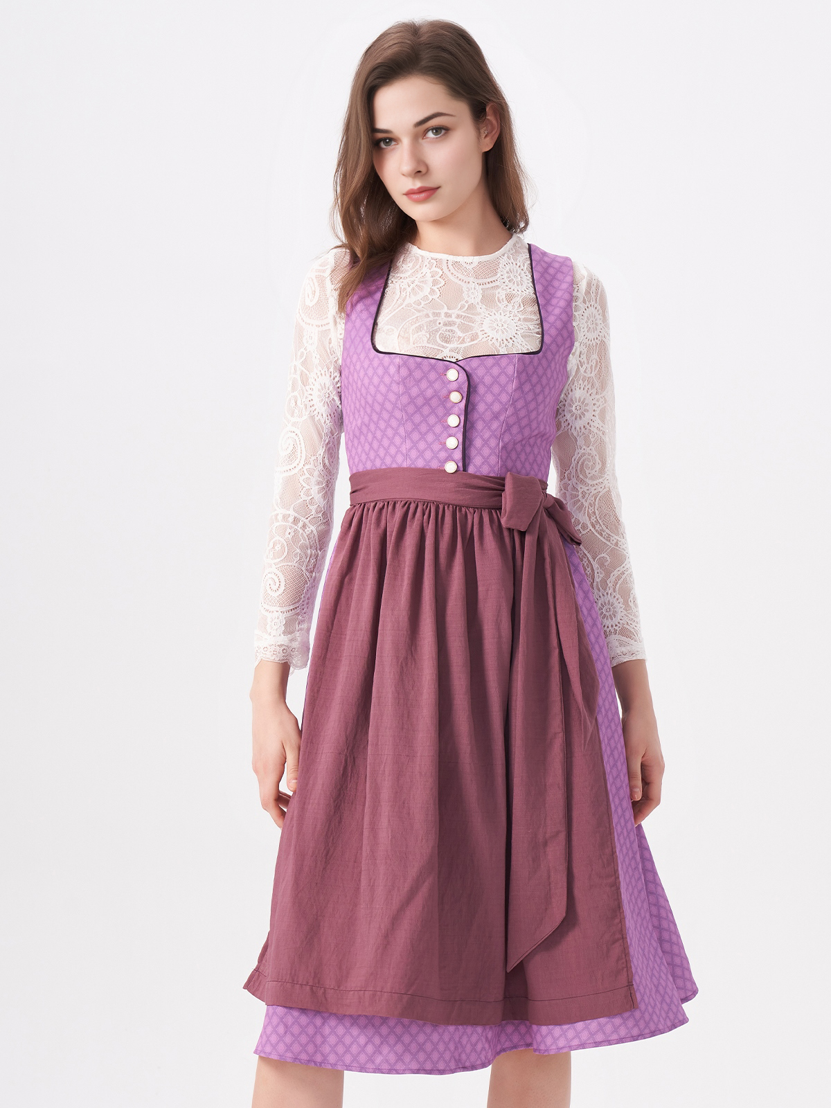 Modernes lila Dirndl mit femininem Schnitt