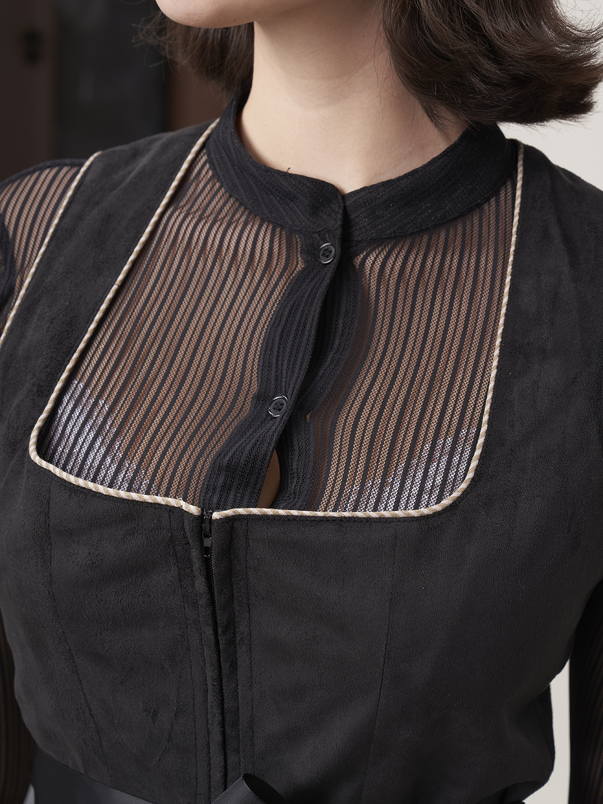 Elegantes Dirndl mit grünem Muster