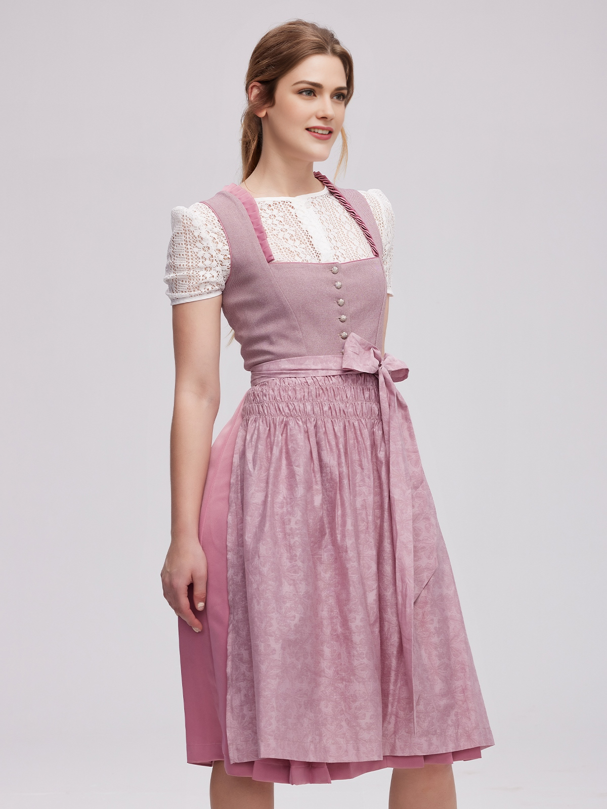 Dirndlbluse langarm V-Ausschnitt in Lila – elegant und feminin
