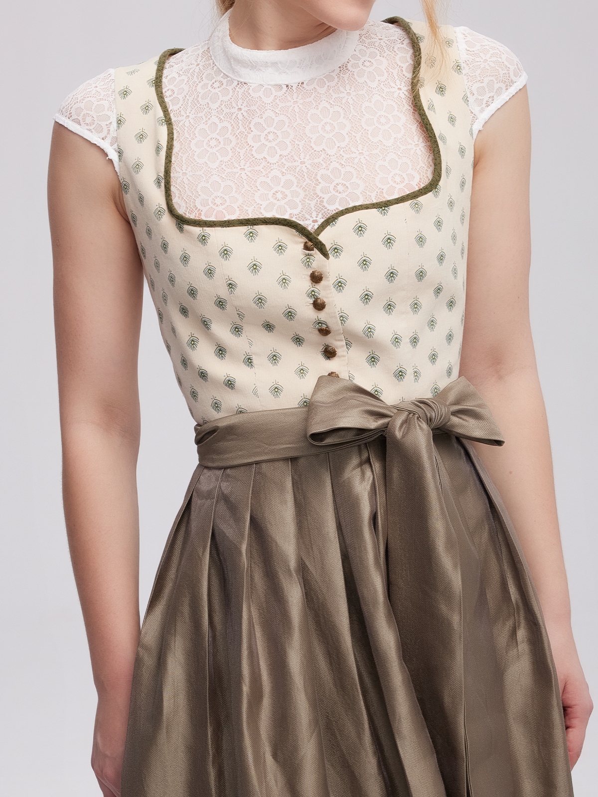Hellblaues Dirndl mit modernem Schnitt