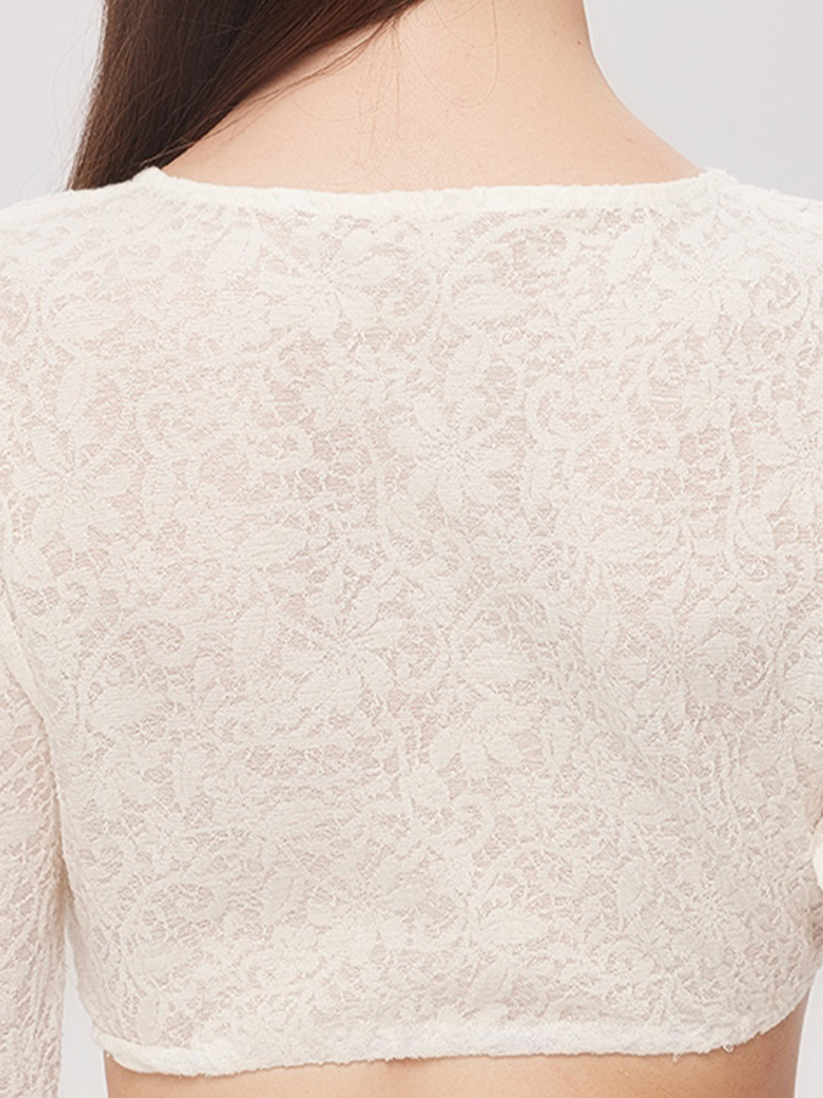 Dirndlbluse weiß langarm – elegant und vielseitig