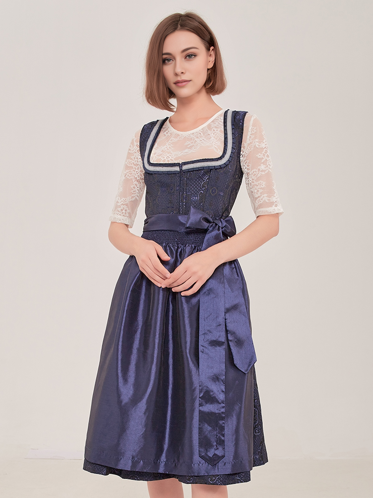 Dirndl in Blau – stilvoll und traditionell