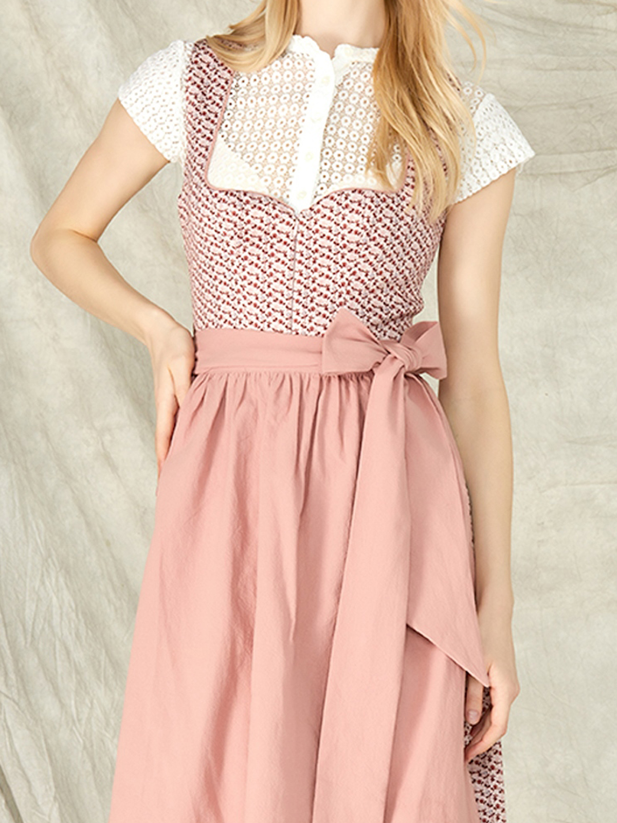 Dunkelgrünes Dirndl mit rustikalem Charme