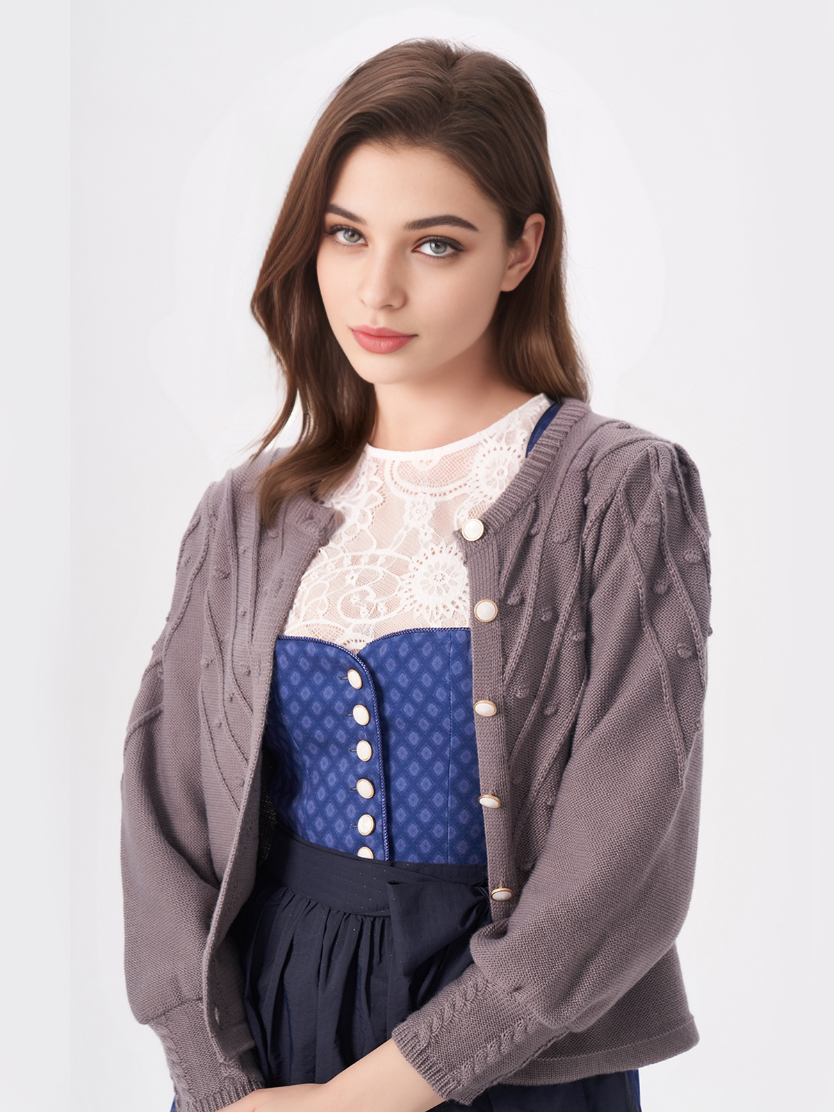 Modernes dunkelgrünes Samt-Dirndl mit figurbetonter Silhouette