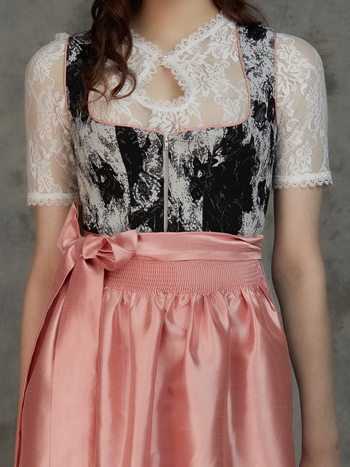 Dirndl in zarten Farben