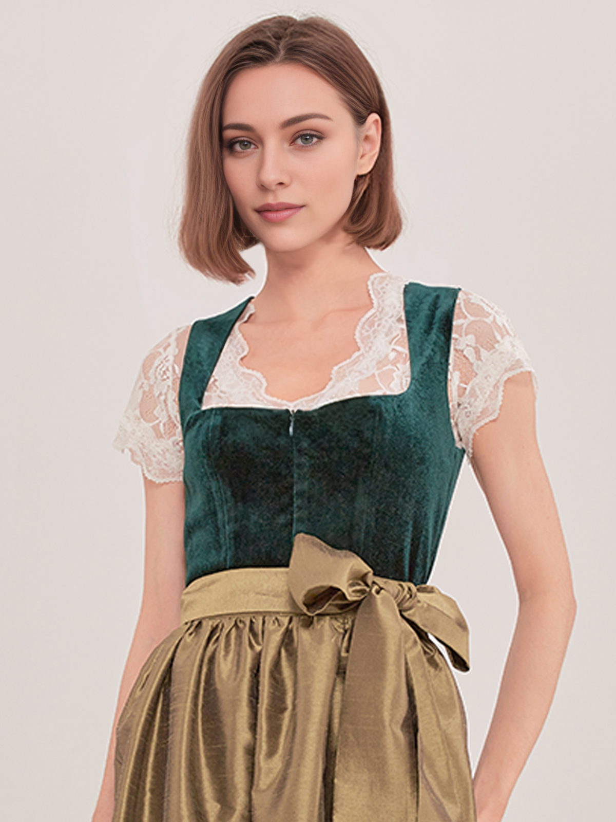 Dirndl Weinrot Samt in Grün – ein moderner Klassiker