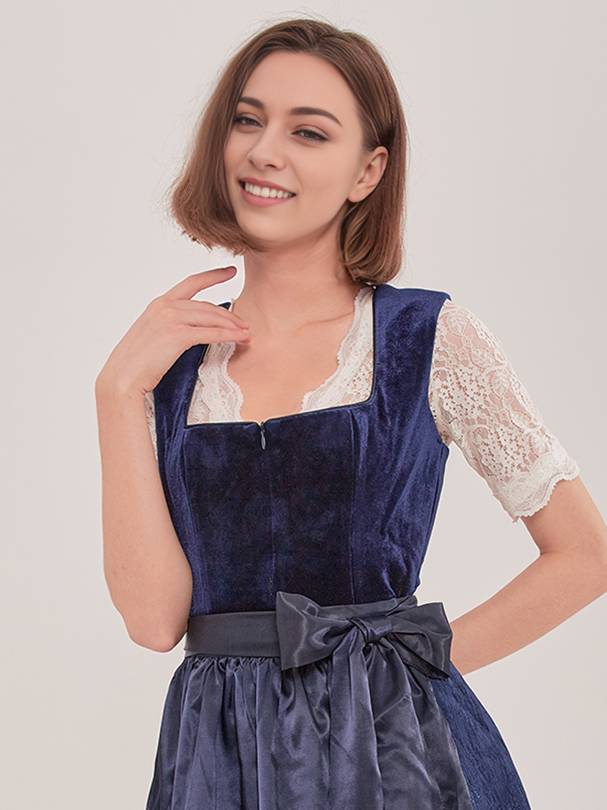 Elegante blaue Langarm-Dirndl-Bluse