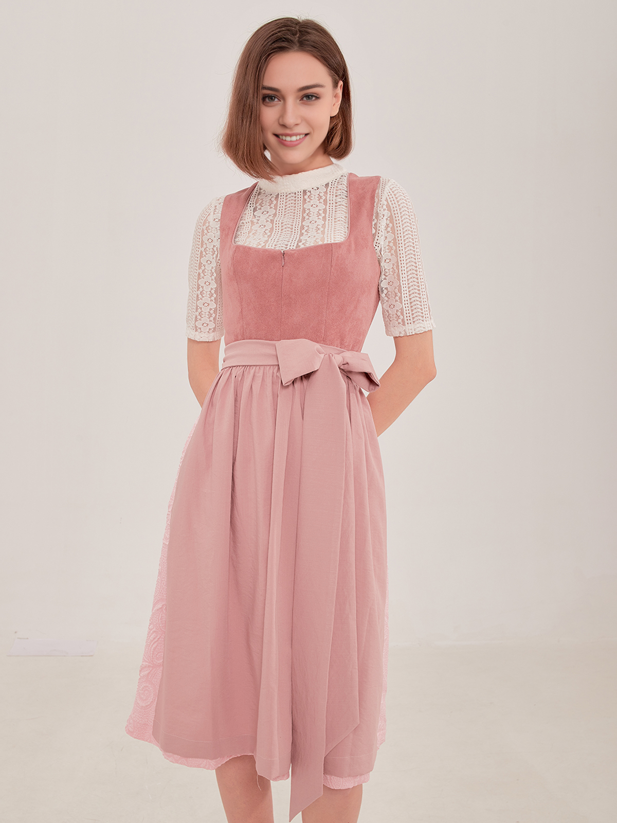 Modernes rosa Ehreer Dirndl mit Spitzenverzierung
