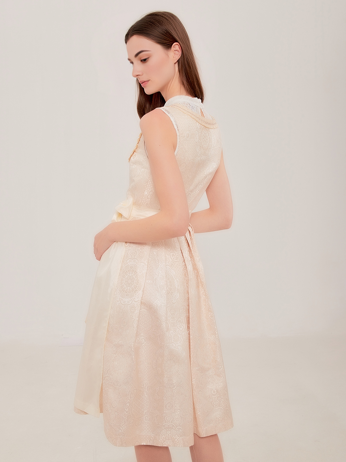 Dirndl in Schwarz und Braun