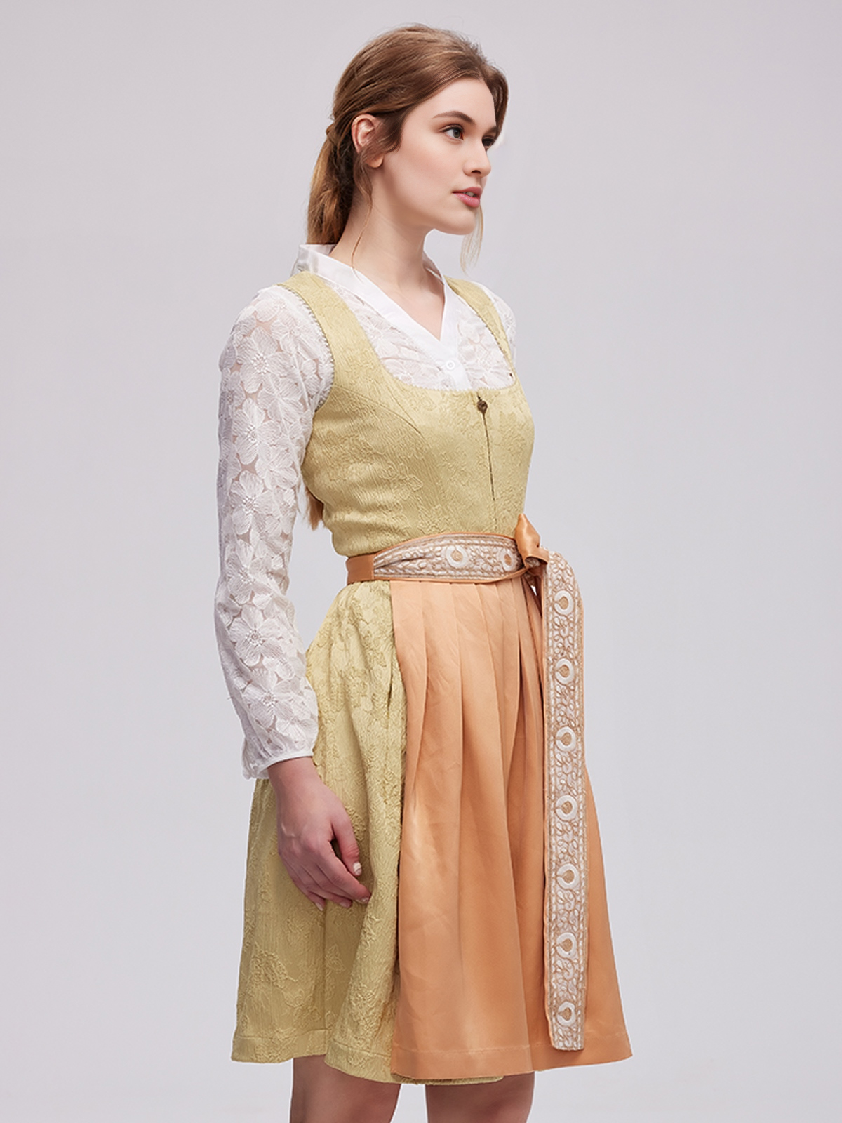 Dirndl in Gelb