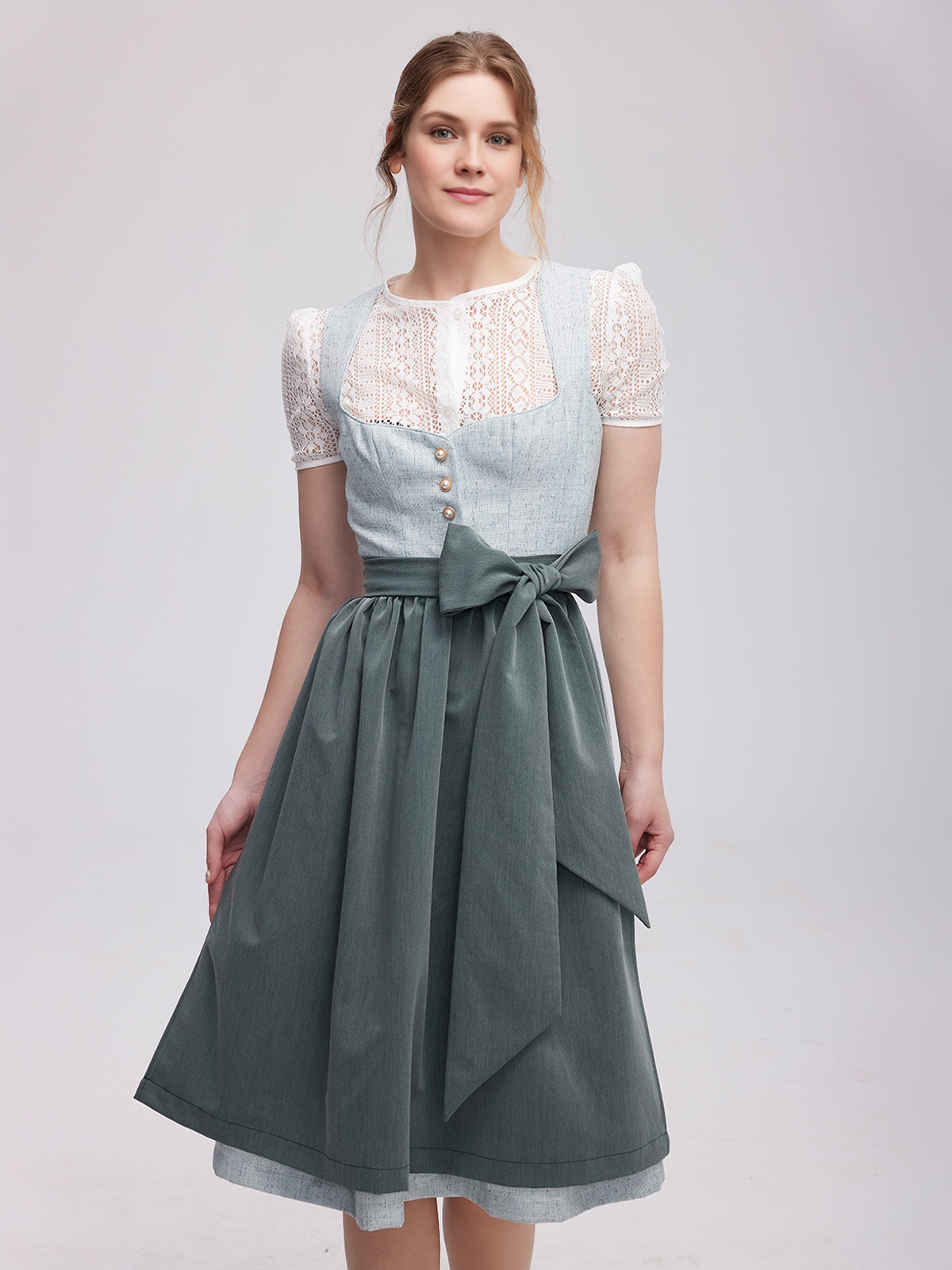 Dirndl Schwarz – Eleganz in Perfektion