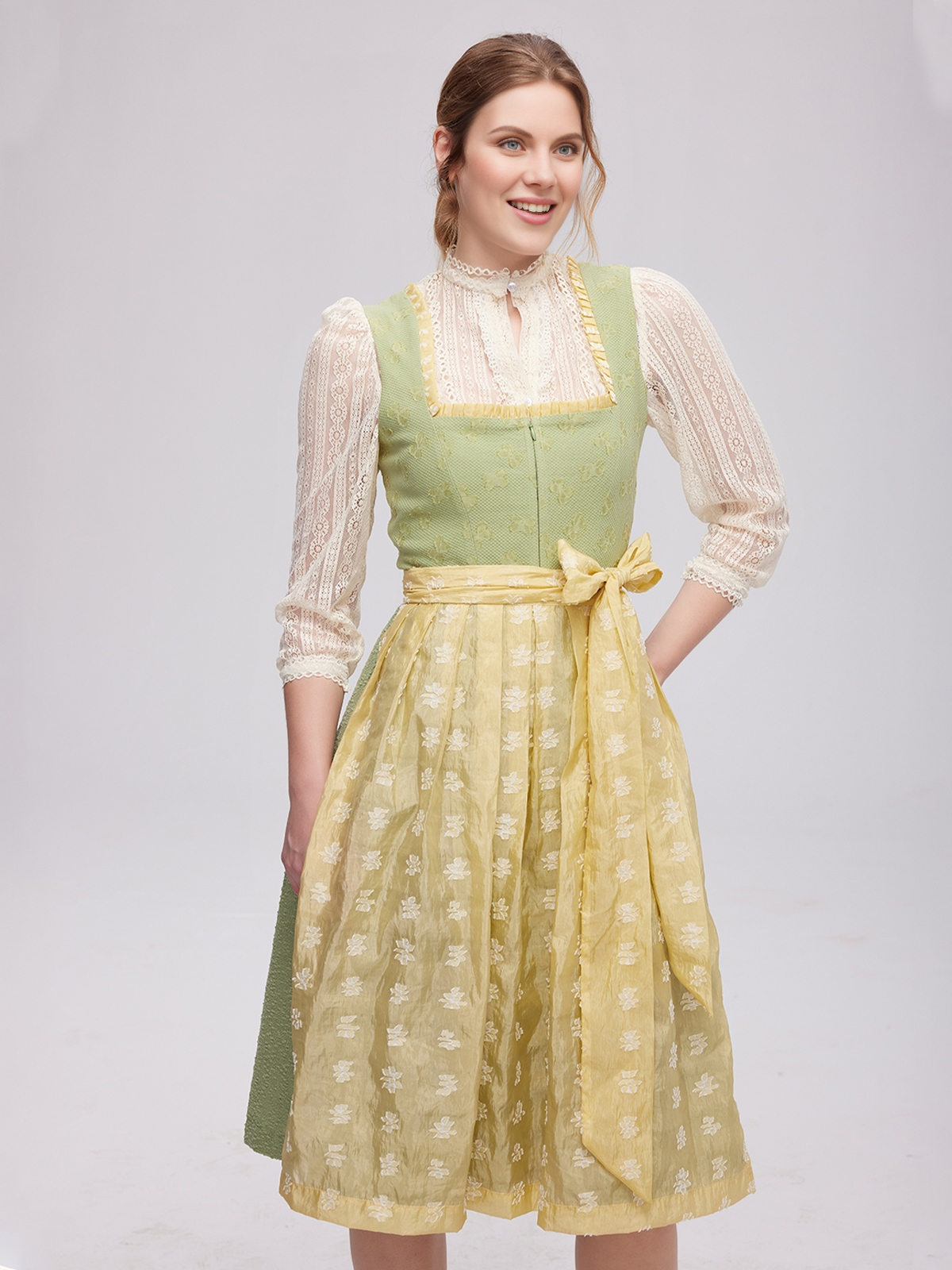 Modernes Dirndl in Grün