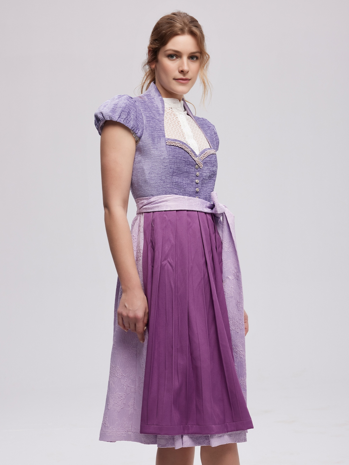 Dirndl Beige in lila Akzenten