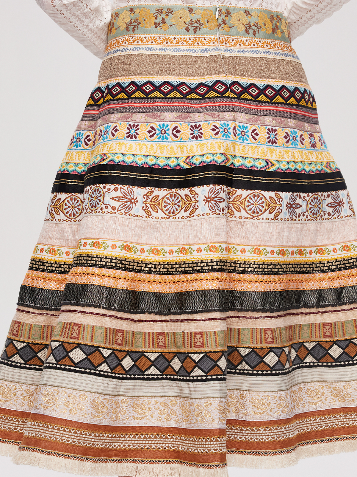 Modernes Dirndl in Gelb