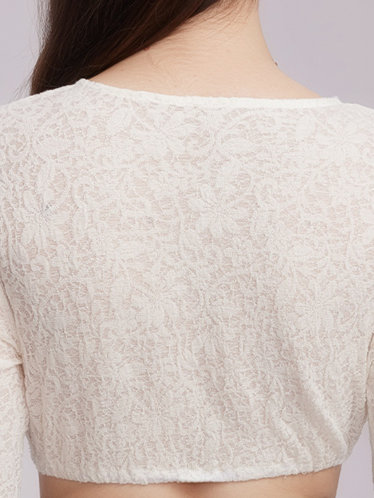 Ein elegantes blaues Samt Dirndl mit weißer Bluse