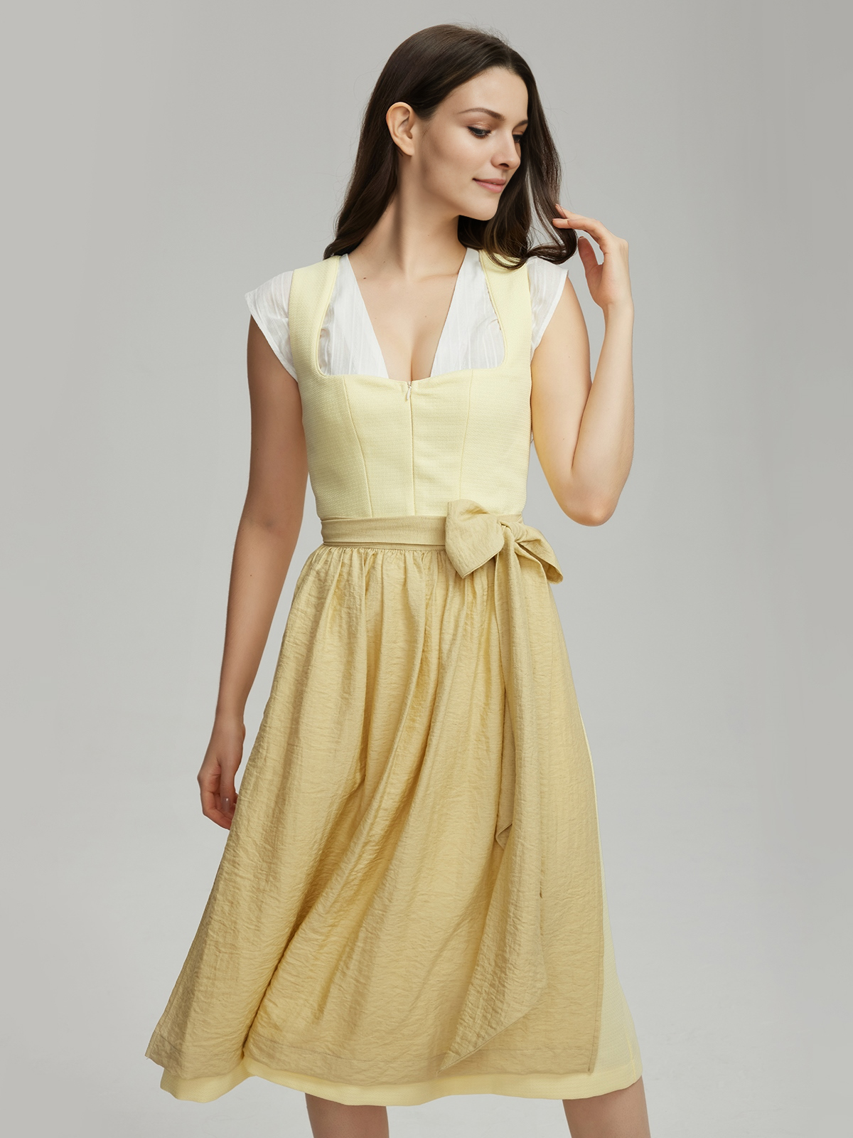 Dirndlbluse in Gelb – Tradition mit modernem Chic