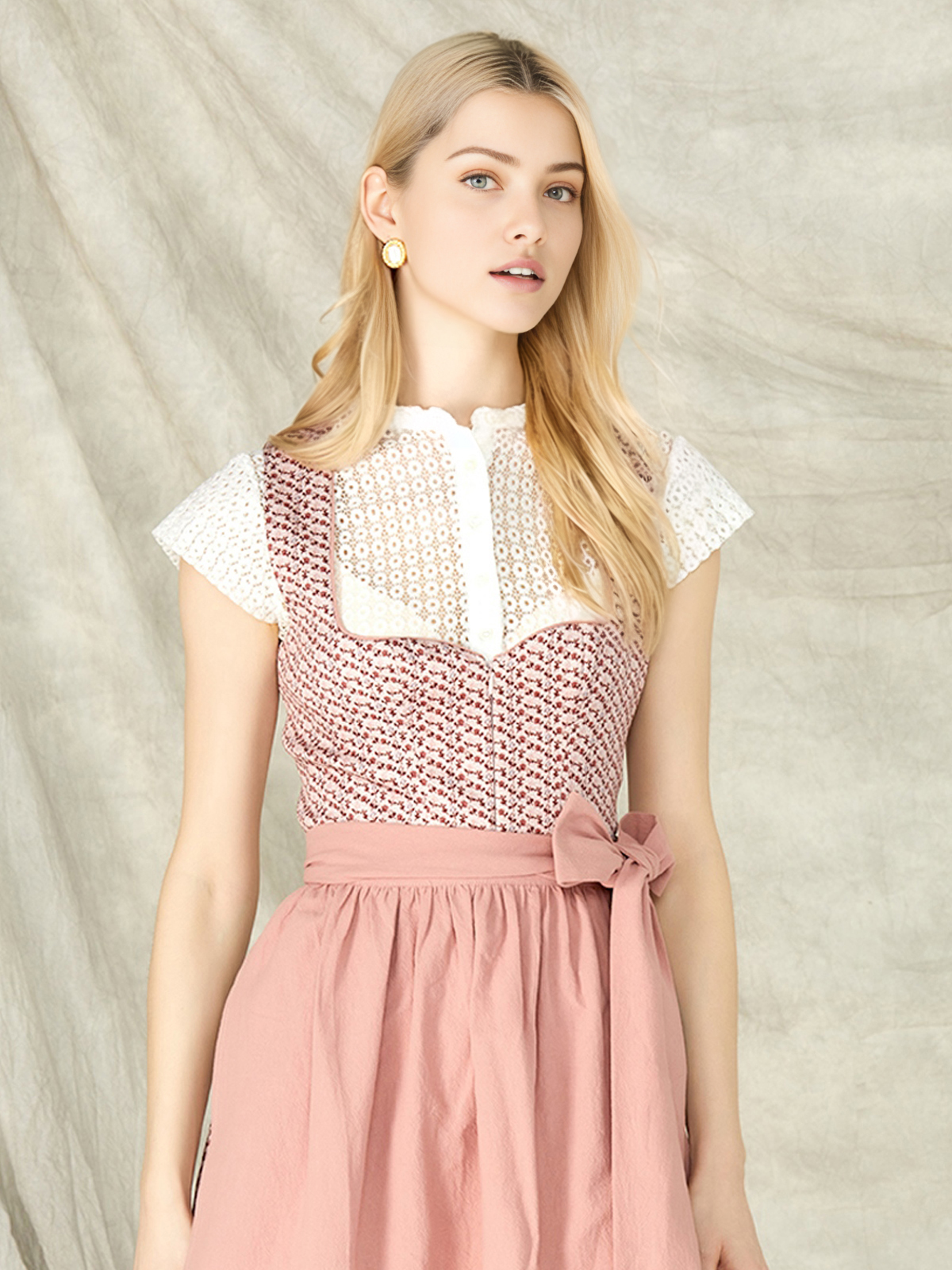 Modernes Dirndl in grün-beige