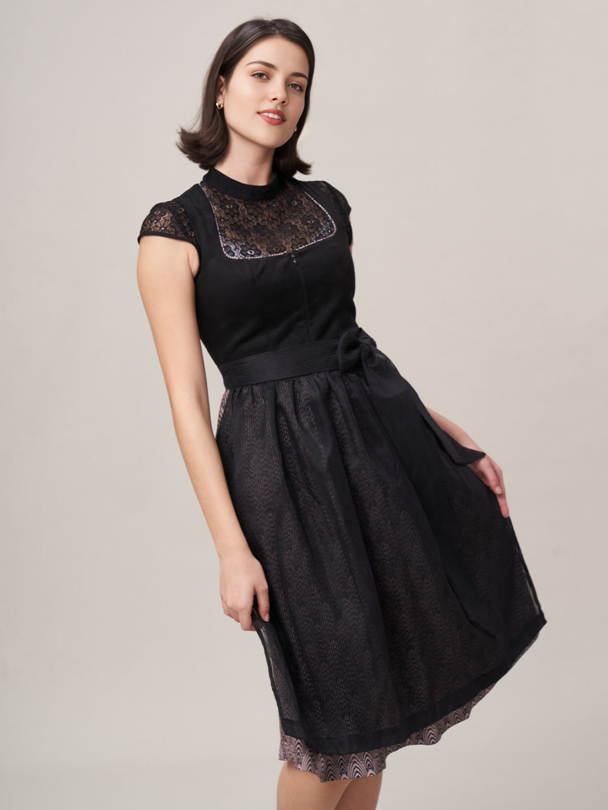 Blaues Samt-Dirndl mit modernem Chic