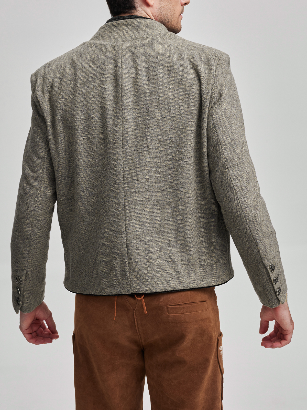 Dirndl in Grau – zeitlos elegant