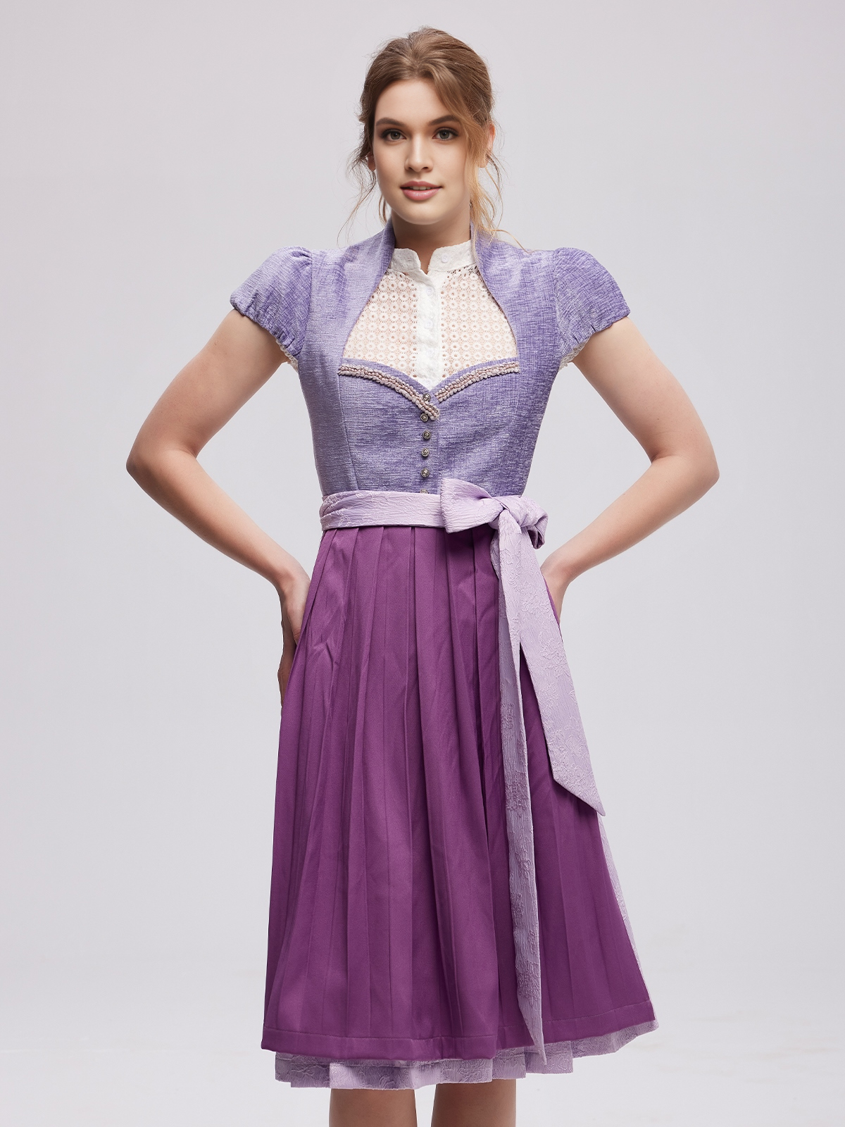 Traditionelles lila Dirndl von Ehreer