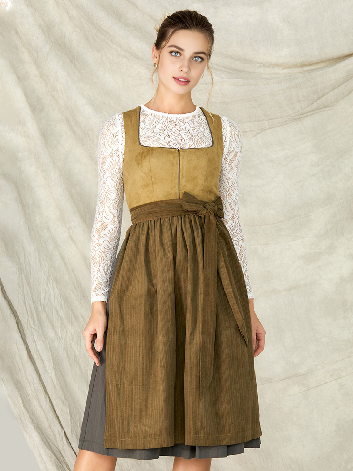 Dirndl in Grün mit traditionellem Muster