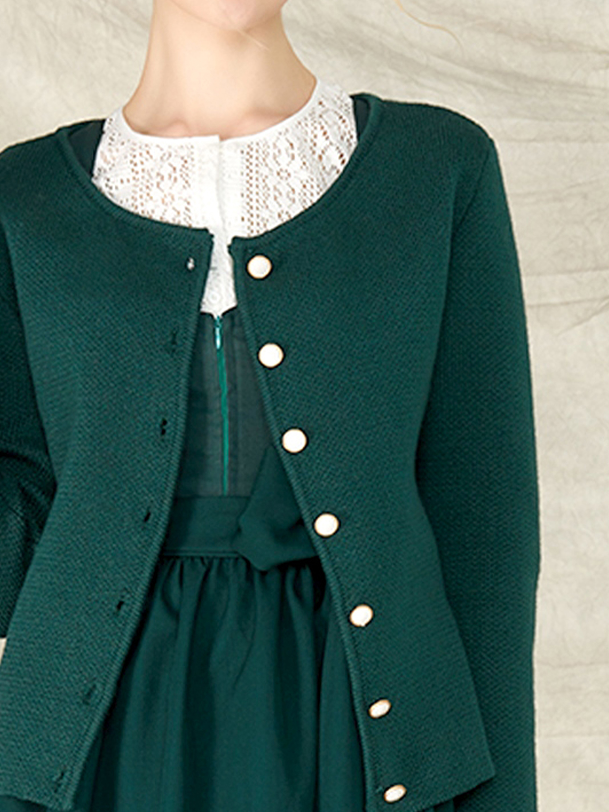 Dirndl Olivgrün mit modernem Schnitt