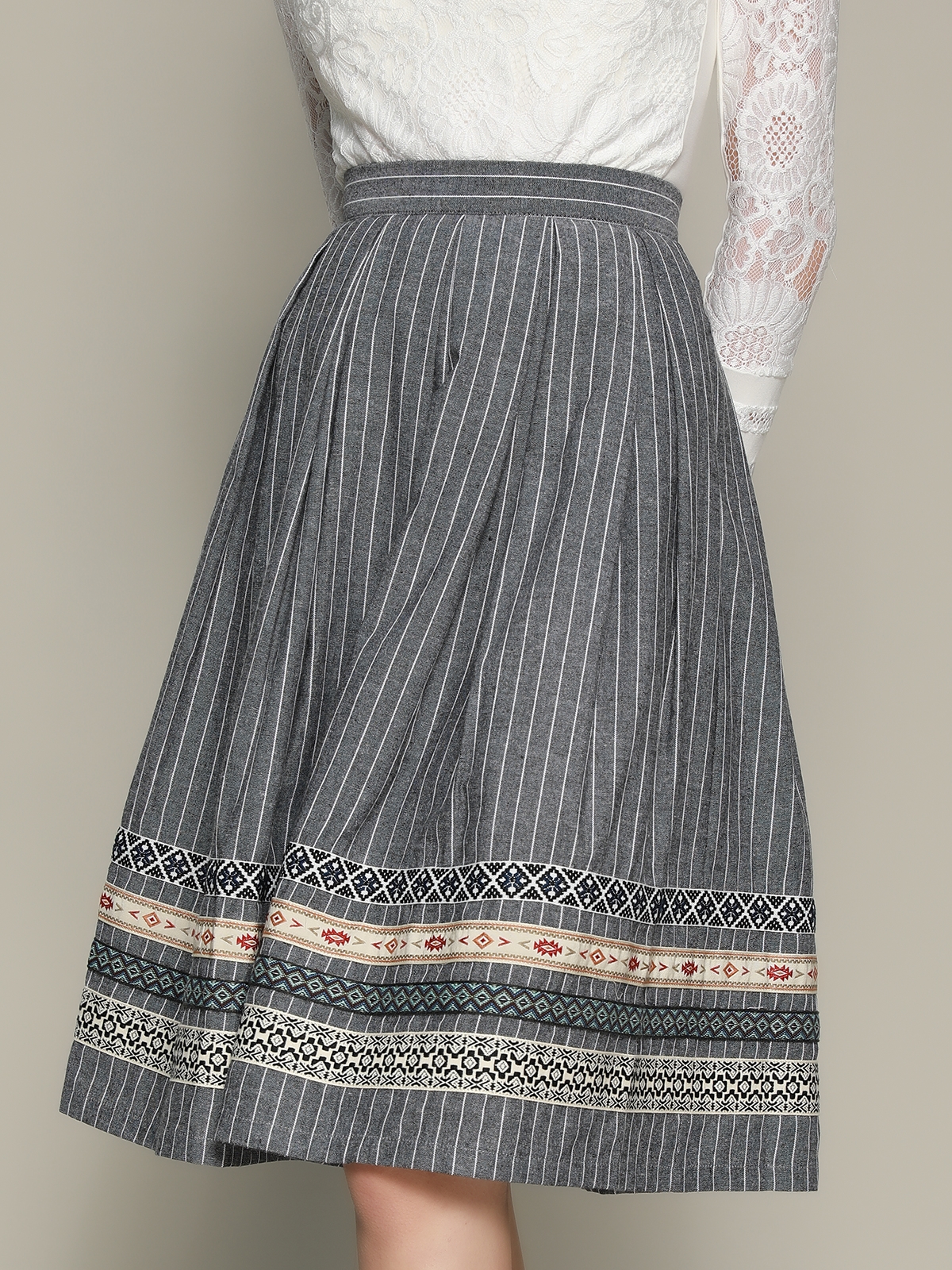 Dirndl in smaragdgrün