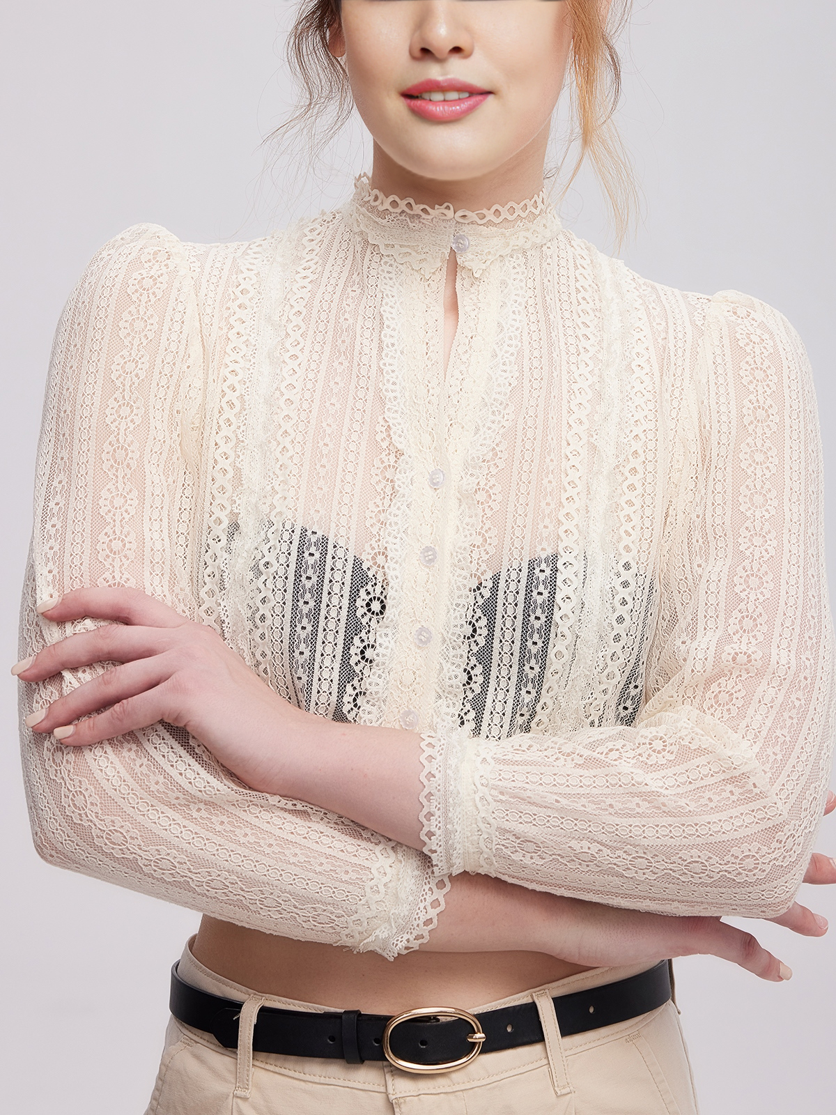 Modernes Dirndl in Beige mit eleganter Bluse