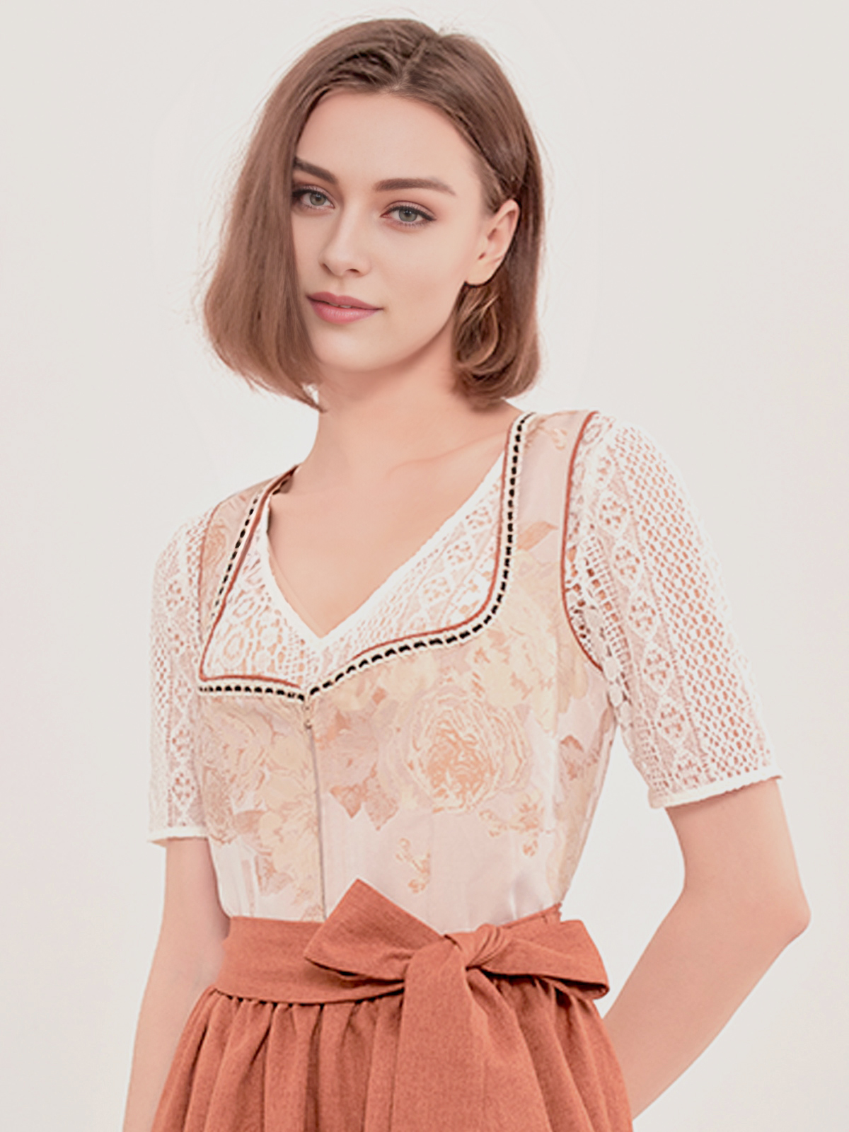 Elegantes Dirndl in Braun