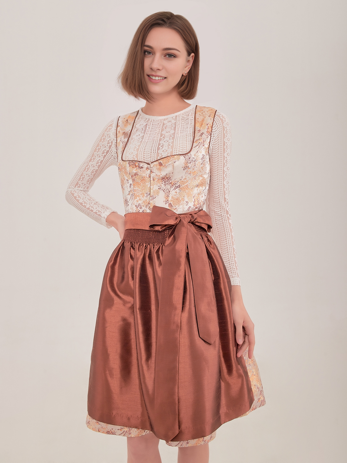 Modernes Dirndl Langarm in Gelb