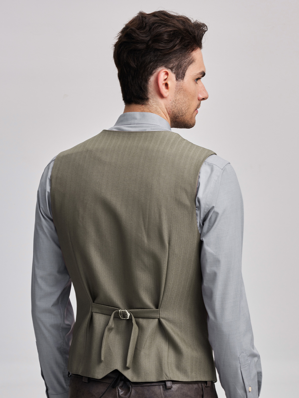 Modernes Dirndl in Braun