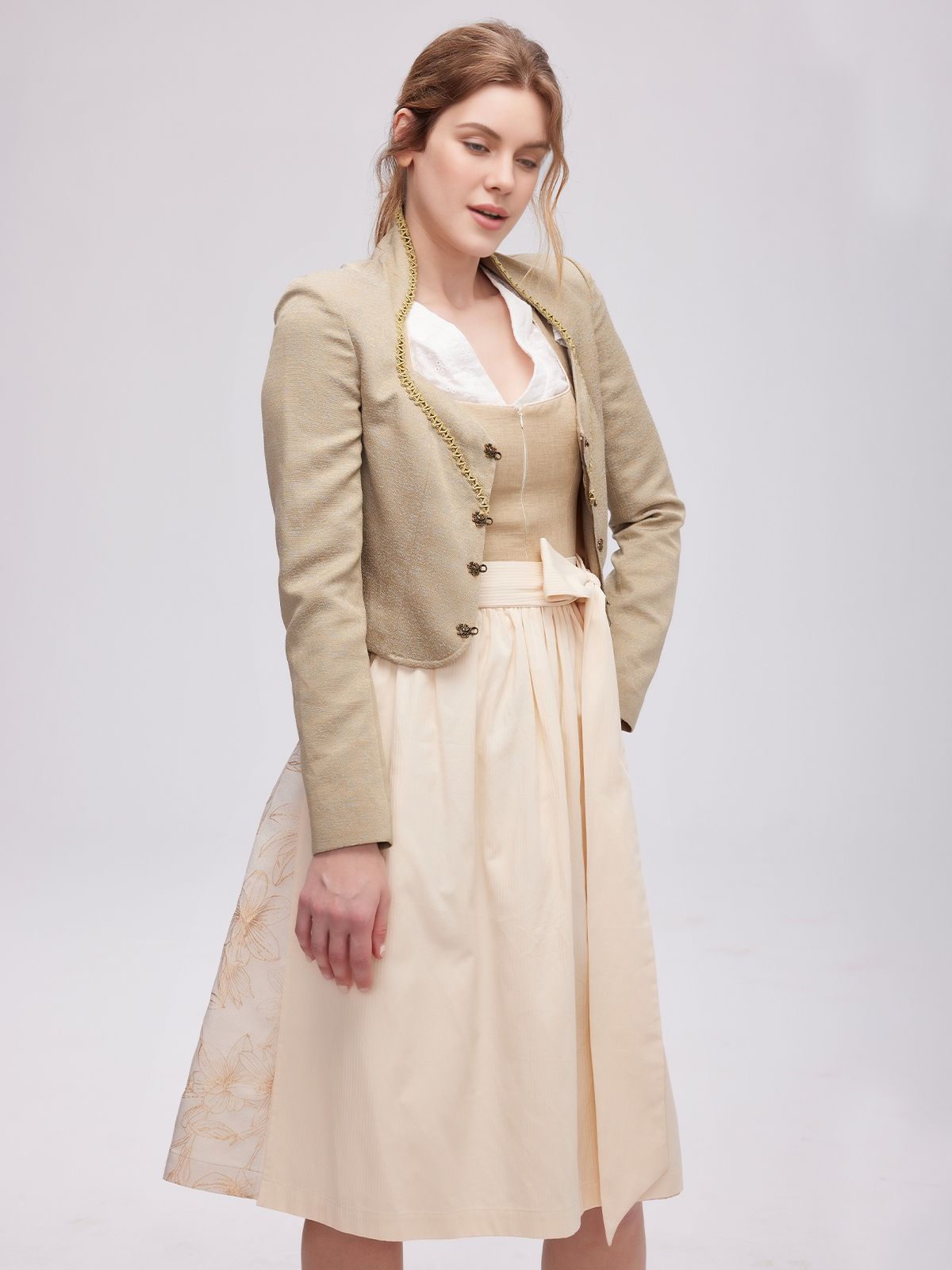 Modernes Dirndl mit Jeansoptik