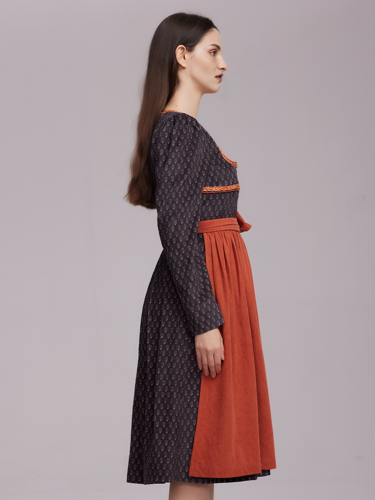 Modernes Dirndl in Schwarz