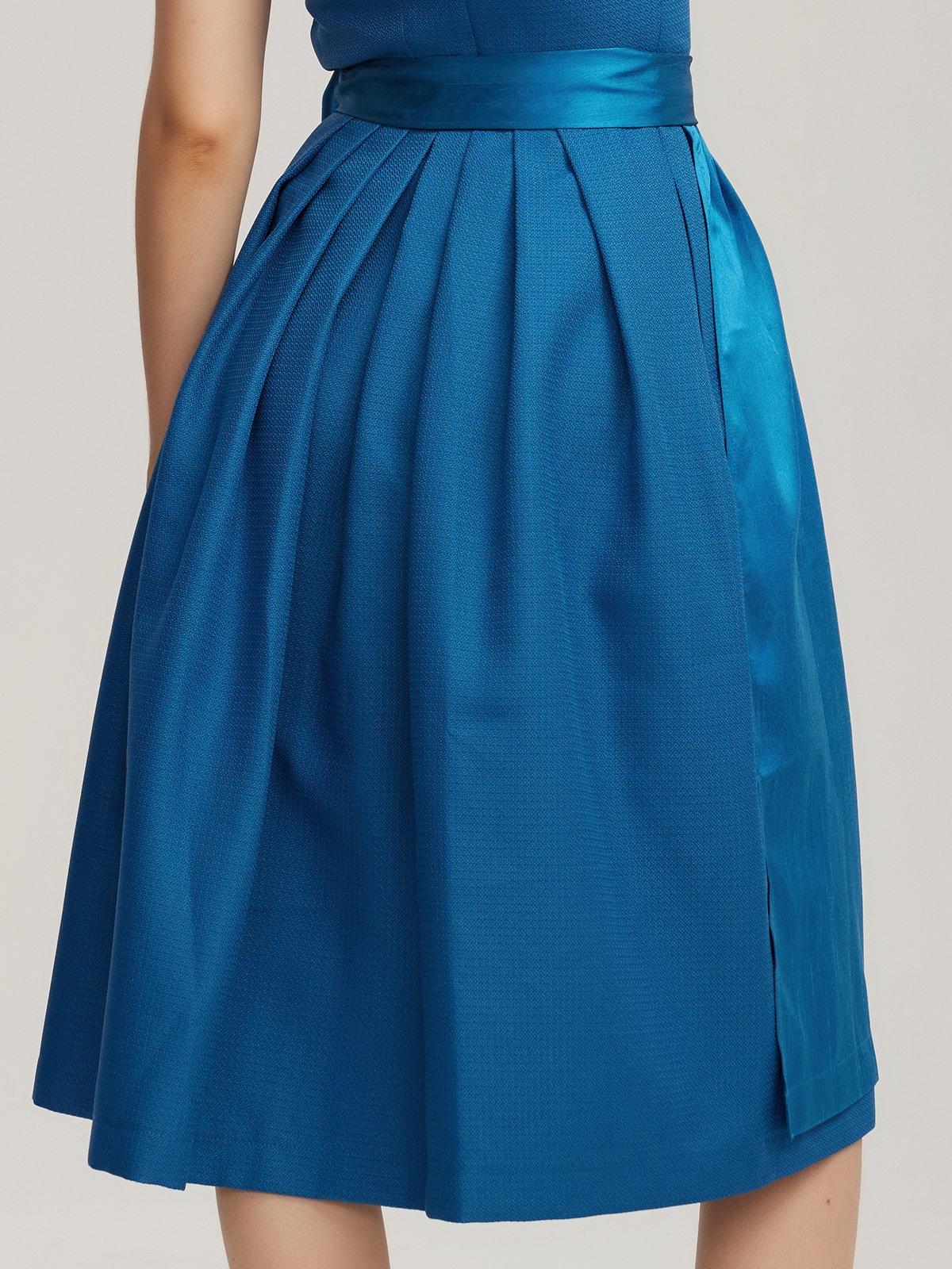 Modernes Dirndl in Blau